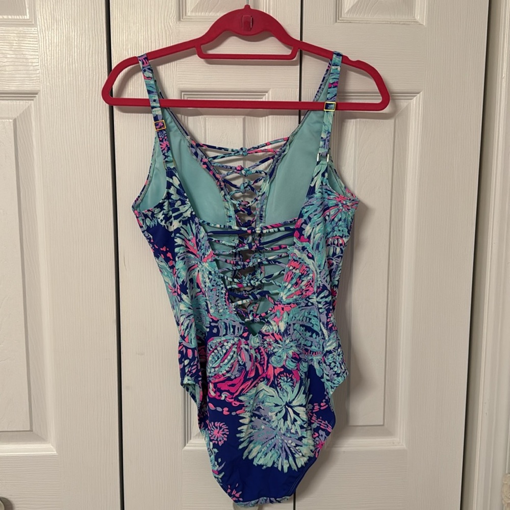 Lilly Pulitzer Isle lattice swimsuit in size 10 in very good used condition - Picture 3 of 6